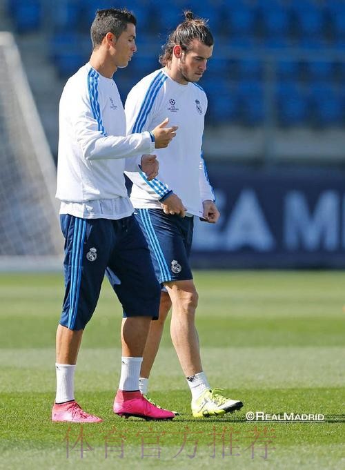 贝尔来到皇马训练地探访老队友 和安帅拥抱